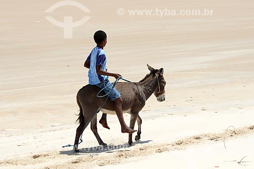  Subject: Boy on donkey in the village of Atins / Place: Barreirinhas city - Maranhao state (MA) - Brazil / Date: 10/2012 