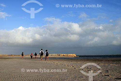  Subject: People walking in Lencois Maranhenses / Place: Barreirinhas city - Maranhao state (MA) - Brazil / Date: 10/2012 