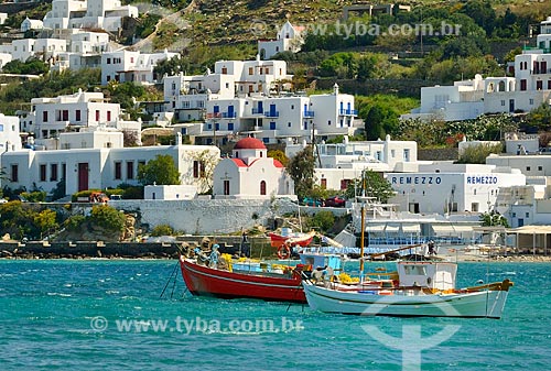  Subject: Boats in Aegean Sea with houses in the background / Place: Mykonos Island - Greece - Europe / Date: 04/2011 