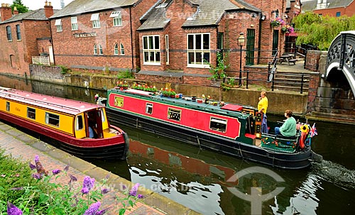  Subject: channel boats - also known as Home Boats - boats used as permanent or temporary housing, much used on trips through the channels of England / Place: Birmingham city - United Kingdom - Europe / Date: 07/2011 