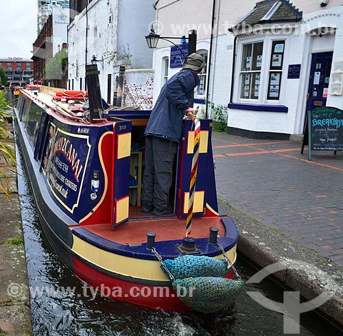  Subject: channel boats - also known as Home Boats - boats used as permanent or temporary housing, much used on trips through the channels of England / Place: Birmingham city - United Kingdom - Europe / Date: 07/2011 