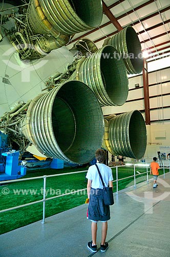  Subject: Boy observes propulsion system F-1 Saturn V spacecraft in Lyndon B. Johnson Space Center - Building 90 / Place: Houston city - Texas state - United States of America - North America / Date: 09/2011 