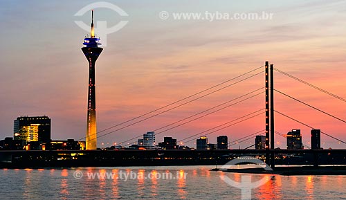  Subject: Banks of the Rhine River with Rheinkniebrücke Brigde and Rhine Tower in the background / Place: Dusseldorf city - Germany - Europe / Date: 09/2011 