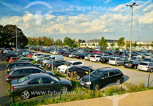  Subject: Estacionamento perto do Aeroporto Internacional de Düsseldorf / Place: Dusseldorf city - Germany - Europe / Date: 09/2011 