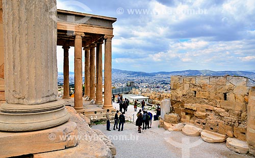 Subject: Visitors at the Erechtheion - temple dedicated to Athena and Hephaestus and Erechtheus / Place: Athens city - Greece - Europe / Date: 04/2011 