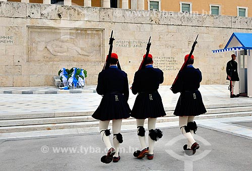  Subject: Evzones - elite soldiers - guarding the Monument to the Unknown Soldier in Syntagma Square / Place: Athens city - Greece - Europe / Date: 04/2011 