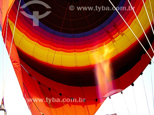  Subject: Blowtorch of balloon / Place: Al Ain city - United Arab Emirates - Asia / Date: 01/2009 