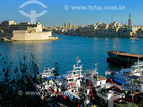  Subject: Boats berthed in Quarry Wharf with the Fort Saint Angelo in the background / Place: Birgu city - Republic of Malta - Europe / Date: 06/2008 