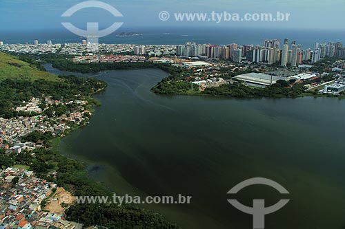  Subject: Lagoon of Tijuca and Community Muzema on the left / Place: Itanhanga neighborhood - Rio de Janeiro city (RJ ) - Brazil / Date: 12/2012 