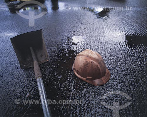  Subject: Shovel and helmet / Place: Rio Grande do Sul state (RN) - Brazil / Date: 10/2012 