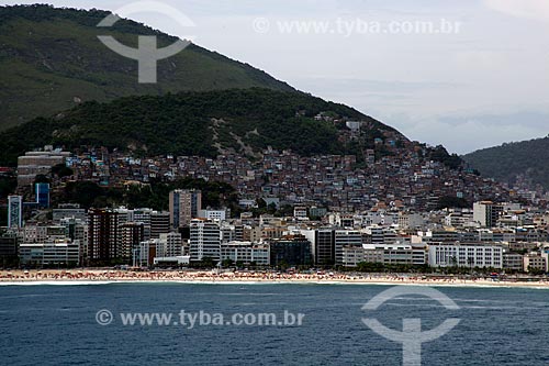  Subject: Ipanema Beach with Community of Pavao Pavaozinho the background / Place: Ipanema neighborhood - Rio de Janeiro city - Rio de Janeiro state (RJ) - Brazil / Date: 12/2012 