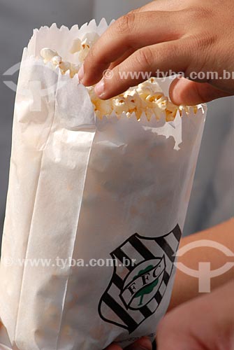  Subject: Bag of popcorn custom with shield of Figueirense Football Club / Place: Florianopolis city - Santa Catarina state (SC) - Brazil / Date: 10/2011 