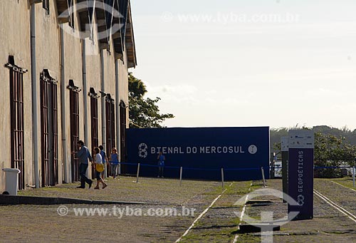  Subject: Entrance the warehouses of the 8th Mercosul Biennial - Assays on Geopoetics / Place: Porto Alegre city - Rio Grande do Sul state (RN) - Brazil / Date: 11/2011 