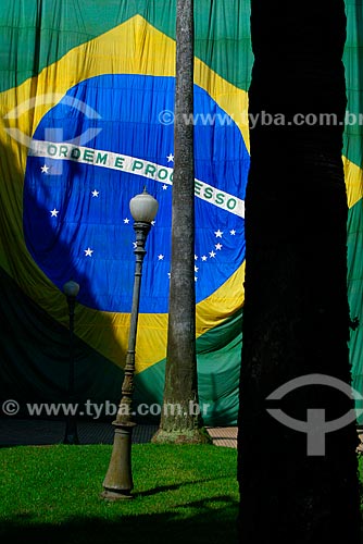  Subject: Brazilian flag on the building facade the side of the Republic Museum - old Catete Palace (1867) / Place: Catete neighborhood - Rio de Janeiro city - Rio de Janeiro state (RJ) - Brazil / Date: 01/2008 