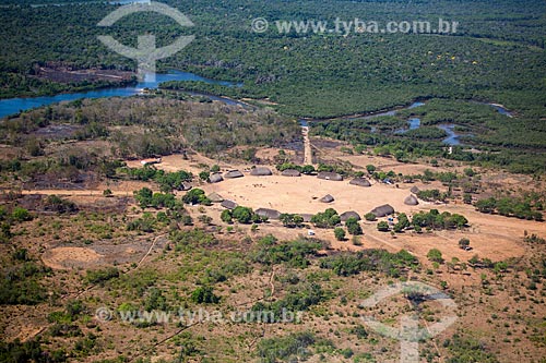  Aerial view of the Tuatuari village - Yawalapiti tribe - with the Tuatuari River  - Gaucha do Norte city - Mato Grosso state (MT) - Brazil