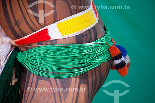  Body painting and adornments of the Yawalapiti Indians during the Kuarup - this years ceremony in honor of the anthropologist Darcy Ribeiro - Photo Licensed (Released 94) - INCREASE OF 100% OF THE VALUE OF TABLE  - Gaucha do Norte city - Mato Grosso state (MT) - Brazil