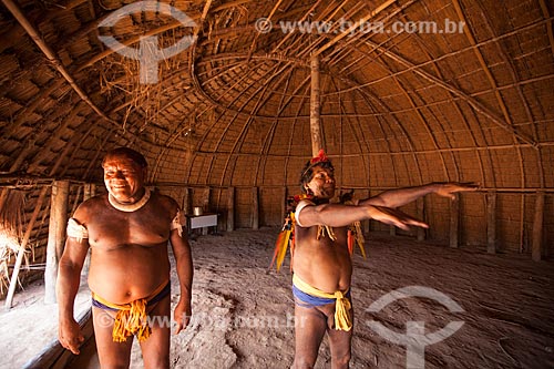  Upper Xingus Indigenous leader Aritana Yawalapiti (to the left) and his brother Pirakuma (to the right) inside the maloca reserved to men - Casa dos Homens -  during the Kuarup ceremony - this years ceremony in honor of the anthropologist Darcy Ribe  - Gaucha do Norte city - Mato Grosso state (MT) - Brazil