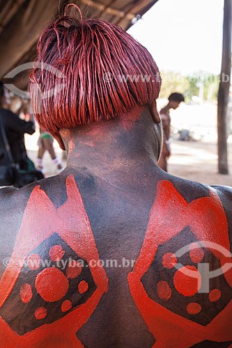  Yawalapiti indian adorned with body painting during the ritual of the Kuarup - this years ceremony in honor of the anthropologist Darcy Ribeiro - Photo Licensed (Released 94) - INCREASE OF 100% OF THE VALUE OF TABLE  - Gaucha do Norte city - Mato Grosso state (MT) - Brazil