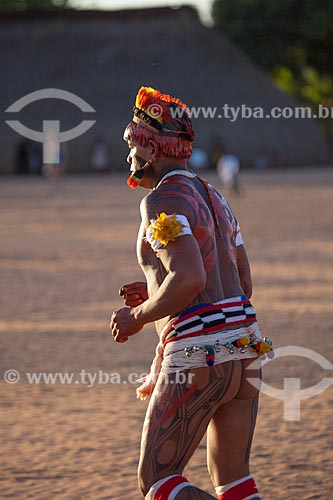  Yawalapiti indian adorned with body painting during the ritual of the Kuarup - this years ceremony in honor of the anthropologist Darcy Ribeiro - Photo Licensed (Released 94) - INCREASE OF 100% OF THE VALUE OF TABLE  - Gaucha do Norte city - Mato Grosso state (MT) - Brazil