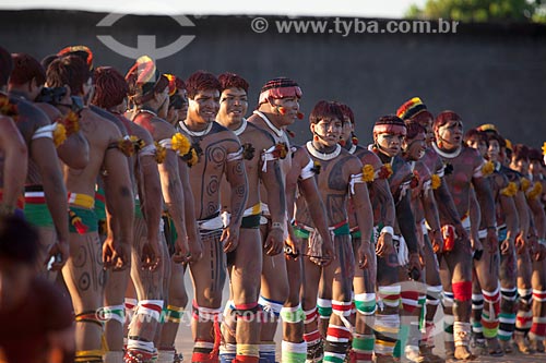  Indigenous dancing the Kuarup - this years ceremony in honor of the anthropologist Darcy Ribeiro - Photo Licensed (Released 94) - INCREASE OF 100% OF THE VALUE OF TABLE  - Gaucha do Norte city - Mato Grosso state (MT) - Brazil