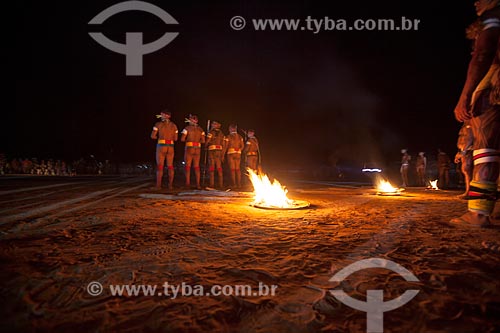  Indigenous vigil for their dead around flaming torches during Kuarup - this years ceremony in honor of the anthropologist Darcy Ribeiro - Photo Licensed (Released 94) - INCREASE OF 100% OF THE VALUE OF TABLE  - Gaucha do Norte city - Mato Grosso state (MT) - Brazil