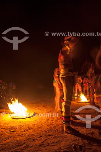  Indigenous vigil for their dead around flaming torches during Kuarup - this years ceremony in honor of the anthropologist Darcy Ribeiro - Photo Licensed (Released 94) - INCREASE OF 100% OF THE VALUE OF TABLE  - Gaucha do Norte city - Mato Grosso state (MT) - Brazil