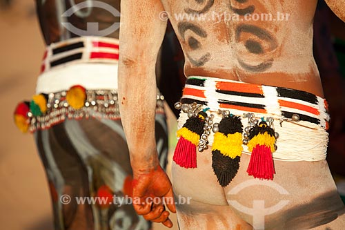  Indians Yawalapiti adorned with body painting during the ritual of the Kuarup - this years ceremony in honor of the anthropologist Darcy Ribeiro - Photo Licensed (Released 94) - INCREASE OF 100% OF THE VALUE OF TABLE  - Gaucha do Norte city - Mato Grosso state (MT) - Brazil
