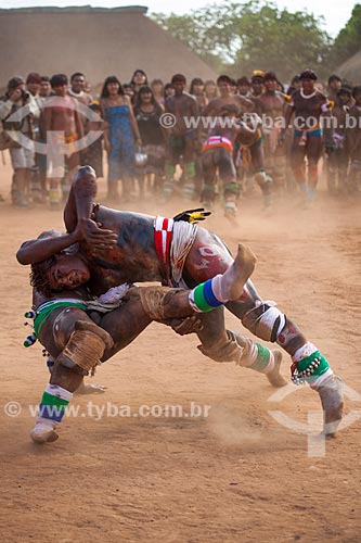  Indians fighting Huka Huka during the Kuarup - this years ceremony in honor of the anthropologist Darcy Ribeiro - Photo Licensed (Released 94) - INCREASE OF 100% OF THE VALUE OF TABLE  - Gaucha do Norte city - Mato Grosso state (MT) - Brazil