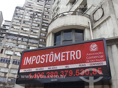  Subject: Impostometro - dashboard that shows amount of taxes collected in Brazil during the year - on the facade of the Commercial Association of Sao Paulo / Place: Se neighborhood - Sao Paulo city - Sao Paulo state (SP) - Brazil / Date: 08/12/2012 