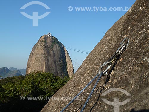  Subject: Carabiner clip stuck on the rock with the Sugar Loaf in the background / Place: Rio de Janeiro city - Rio de Janeiro state (RJ) - Brazil / Date: 08/2011 