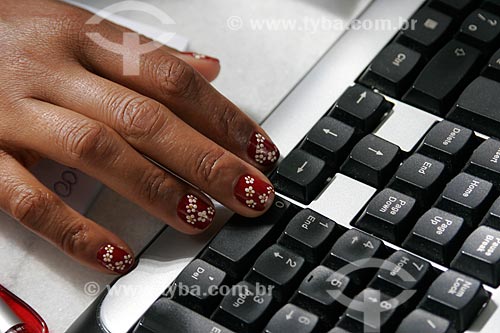  Subject: Detail of hand with painted nails and computer keyboard / Place: Sao Paulo city - Sao Paulo state (SP) - Brazil / Date: 11/2009 
