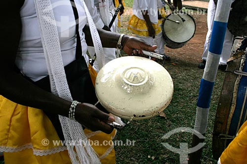  Subject: Patangome - Musical instrument used in congada - made of a automobile hubcap / Place: Justinopolis city - Minas Gerais state (MG) - Brazil / Date: 10/2005 