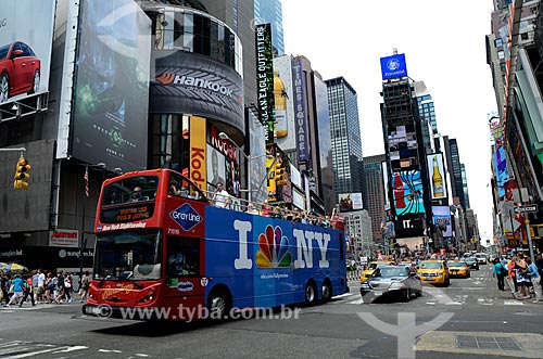  Subject: Bus of tourism in the Time Square / Place: Manhattan - New York - United States of America - North America / Date: 06/2011 