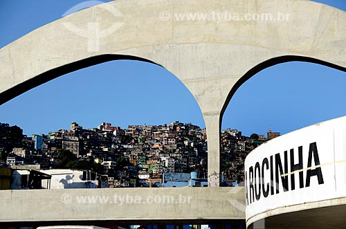  Subject: Rocinha Footbridge with slum in the background / Place: Sao Conrado neighborhood - Rio de Janeiro city - Rio de Janeiro state (RJ) - Brazil / Date: 08/2012 
