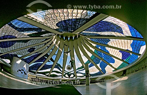  Subject: View from inside the Nossa Senhora da Aparecida Metropolitan Cathedral (Brasilia Cathedral) with the angels suspended / Place: Brasilia city - Federal District  (FD) - Brazil / Date: 2001 