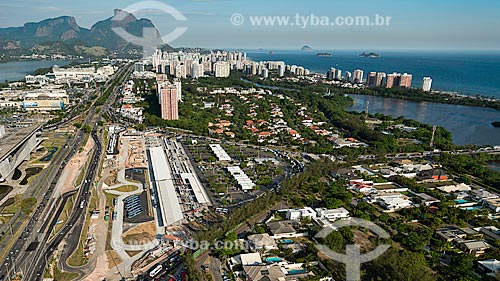 Subject: View of terminal BRT (Bus Rapid Transit) and Rock of Gavea in the background / Place: Barra da Tijuca neighborhood - Rio de Janeiro city  (RJ)  -  Brazil / Date: 12/2012 