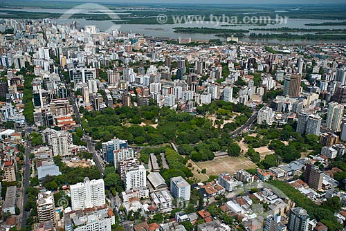  Subject: Aerial view of Moinhos de Vento Park (Windmill Park) with Jacui Delta in the background / Place: Moinhos de Vento neighborhood - Porto Alegre city - Rio Grande do Sul state (RS) - Brazil / Date: 12/2012 