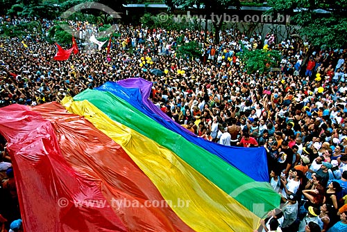  Subject: People with LGBT pride flag in Birthday celebration of 450 years of the city of Sao Paulo / Place: Sao Paulo city - Sao Paulo state (SP) - Brazil / Date: 2004 