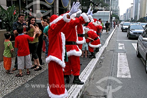  Subject: Santa Clauses in celebration of Christmas in Paulista avenue / Place: Sao Paulo state (SP) - Brazil / Date: 12/2007 