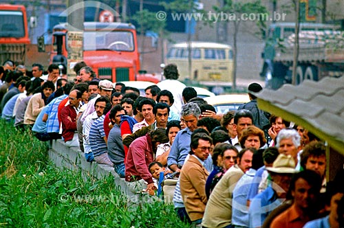  Subject: Workers seeking employment at the Volkswagen plant in the ABC Paulista / Place: Sao Paulo city - Sao Paulo state (SP) - Brazil / Date: 1983 