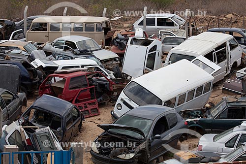  Subject: Deposit of discarded cars / Place: Afogados da Ingazeira city - Pernambuco state (PE) - Brazil / Date: 01/2013 