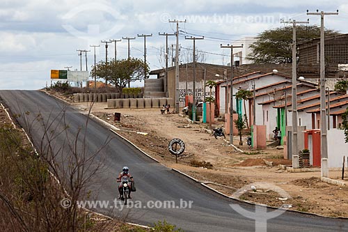  Subject: Houses of Minha Casa Minha Vida Program on the banks of PE-320 Highway / Place: Sao Jose do Egito city - Pernambuco state (PE) - Brazil / Date: 01/2013 