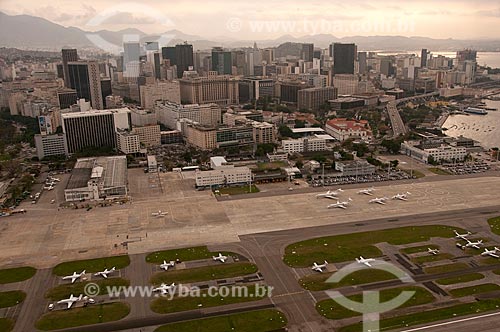  Subject: Aerial view of Santos Dumont Airport (1936) with the city center in the background / Place: Rio de Janeiro city - Rio de Janeiro state (RJ) - Brazil / Date: 08/2008 