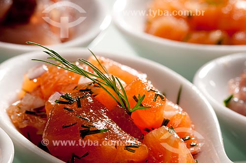  Subject: Aperitif - portions of raw salmon with rosemary / Place:  / Date: 05/2009 