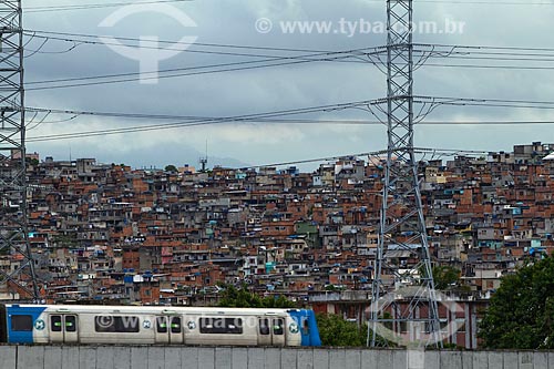  Subject: Metro - Line 2 - with the Jacarezinho Hill in the background / Place: Rio de Janeiro city - Rio de Janeiro state (RJ) - Brazil / Date: 04/2010 