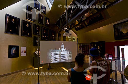  Subject: Tourists visiting the Amsterdam Historical Museum / Place: Amsterdam city - Netherlands - Europe / Date: 05/2012 