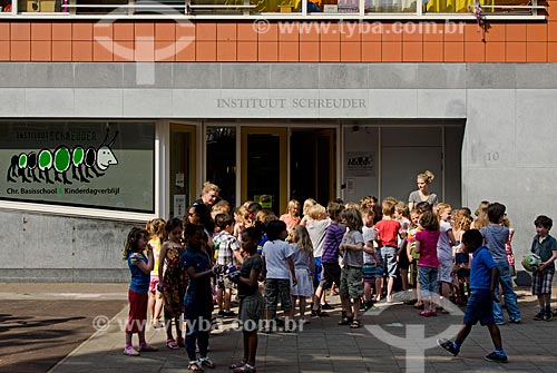  Subject: Children playing outside during recess of Instituut Schreuder / Place: Amsterdam city - Netherlands - Europe / Date: 05/2012 