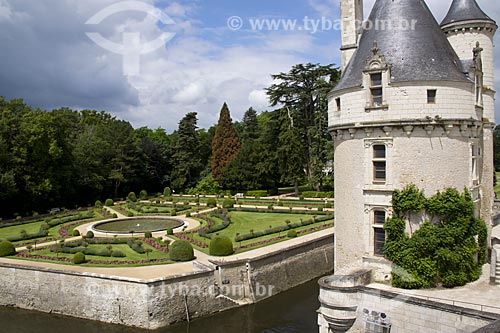  Subject: Tower of Chateau de Chenonceau (Chenonceau Castle) with the Catherine de Medicis Garden in the background / Place: Indre-et-Loire - France - Europe / Date: 06/2012 