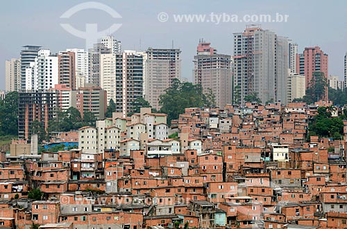  Subject: Paraisopolis Slum with the buildings from Sao Paulo city in the background / Place: Paraisopolis neighborhood - Sao Paulo city - Sao Paulo state (SP) - Brazil / Date: 02/2012 