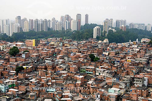  Subject: Paraisopolis Slum with the buildings from Sao Paulo city in the background / Place: Paraisopolis neighborhood - Sao Paulo city - Sao Paulo state (SP) - Brazil / Date: 02/2012 